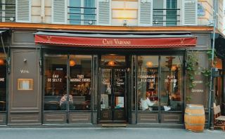 Ambiance café : décoration, musique et atmosphère chaleureuse