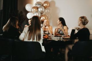 Privatisation de salle café : anniversaires et événements privés